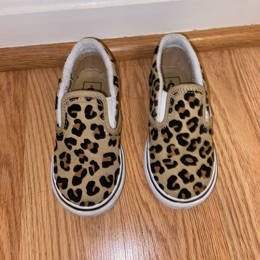 Used lightly toddler girl cheetah vans, size 8 in toddler.